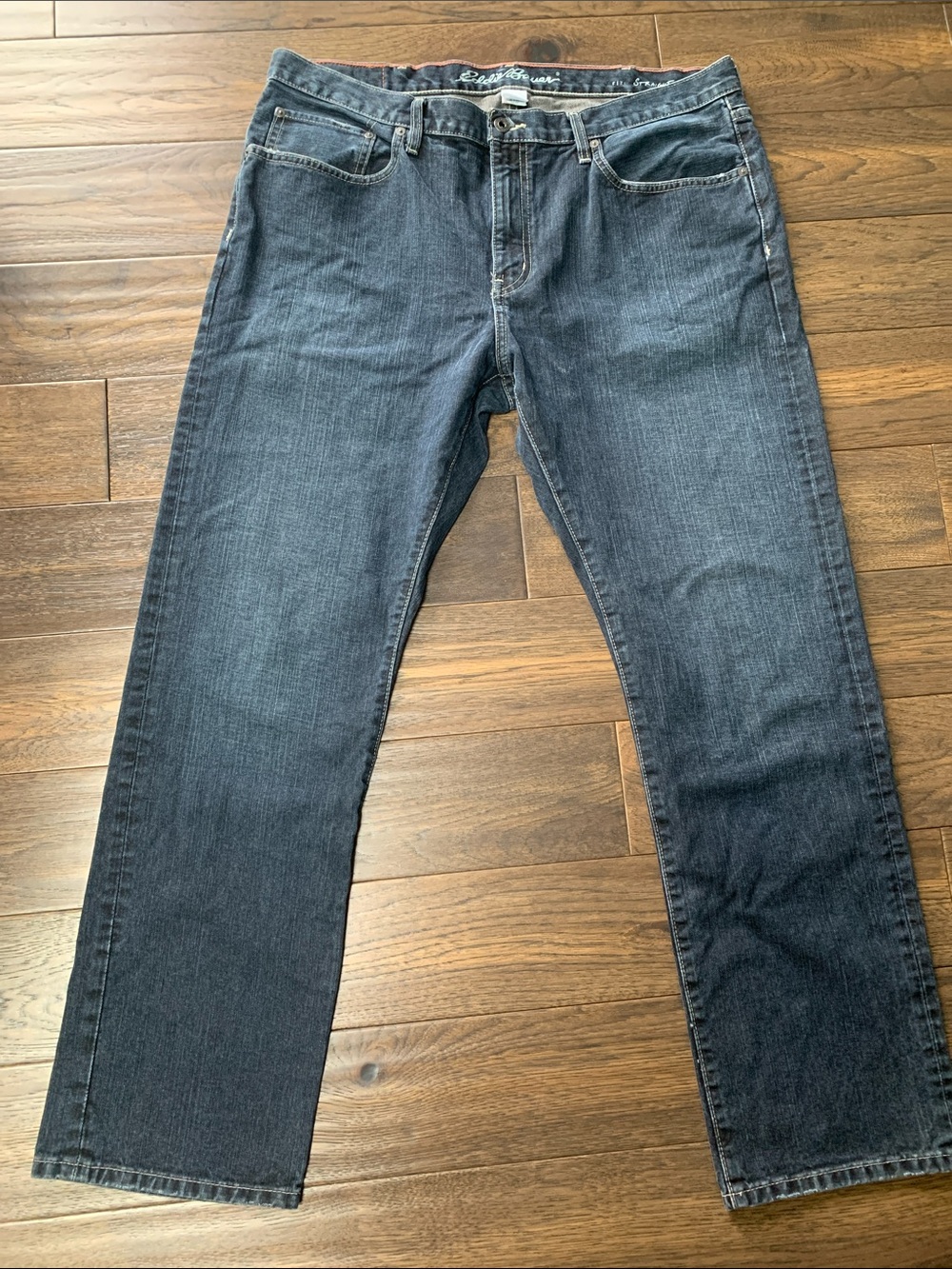 Eddie Bauer Men's Classic Dark Blue Relaxed Denim Jeans. Pre-Owned.Size:39x31.